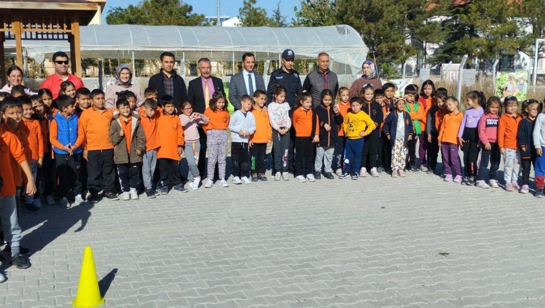  Cumhuriyetimizin kuruluşunun 100. Yılı kutlamaları kapsamında Yavuz Sultan Selim İlkokulunda Geleneksel Çocuk Oyunları etkinlikleri gerçekleştirildi